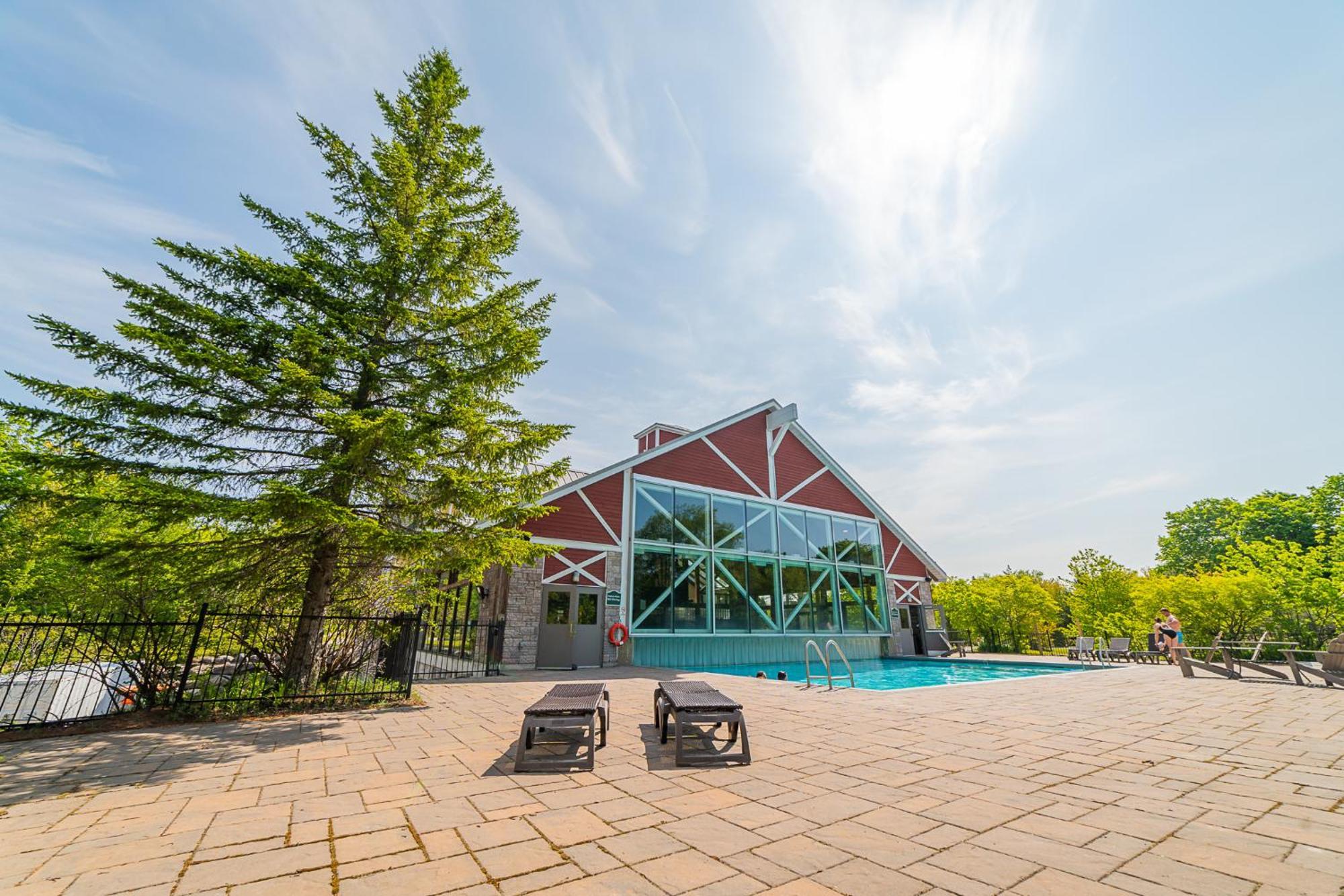 Horseshoe Valley Suites - The Aurora Shanty Bay Exterior foto